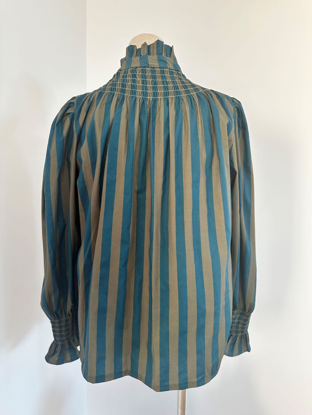 BLUSA NAOMI - AZUL PETRÓLEO